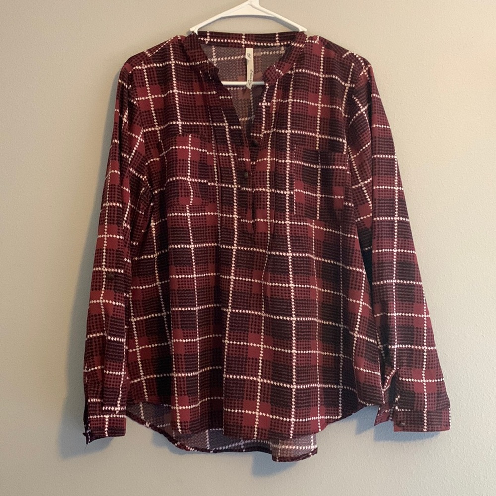 Never worn color is like maroon,white and black